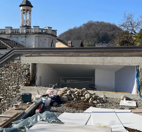 Risanamento di edificio in pietra con isolamento e muratura in sasso